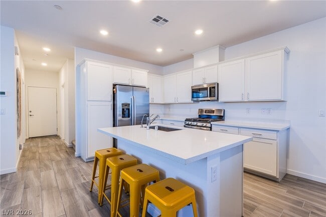 Foto del edificio - 145 Aqua Cmns