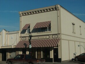 Building Photo - 133 1st Ave E
