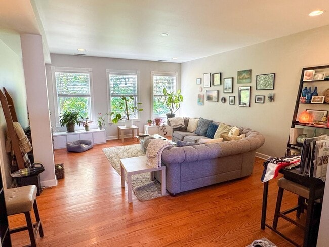 Foto del edificio - 2634 W Glenlake Ave