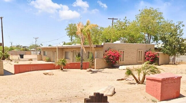 Foto del edificio - 1332 N Miller Rd