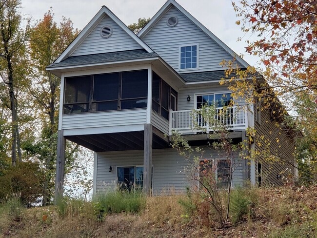 Building Photo - 3004 N Independence Dr