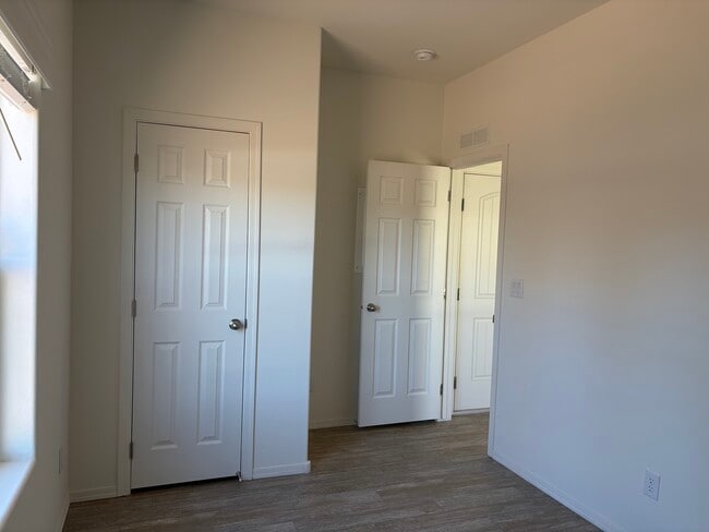 Building Photo - 2000 E Frontier Ave