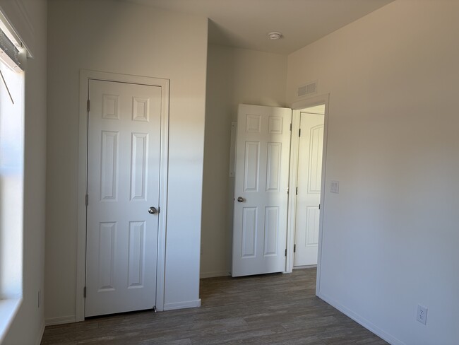 Foto del edificio - 2000 E Frontier Ave