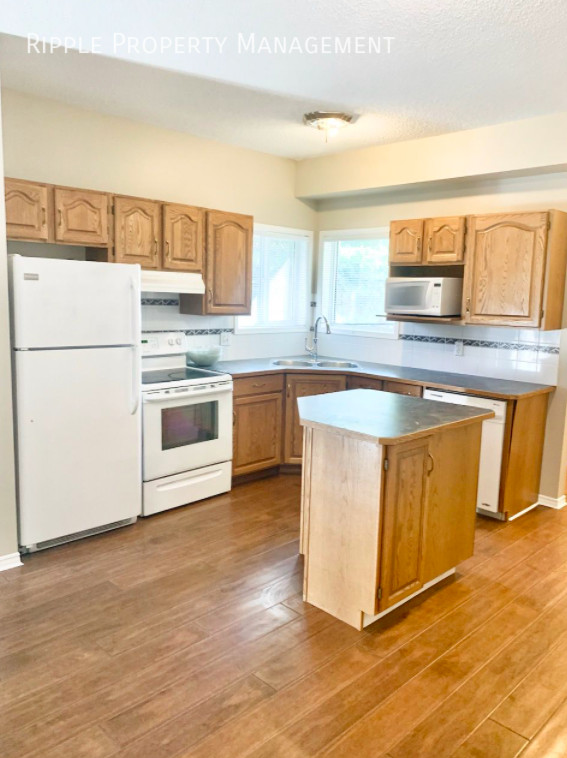 Photo du bâtiment - 50% OFF YOUR FIRST MONTHS RENT! AMAZING 2 ...