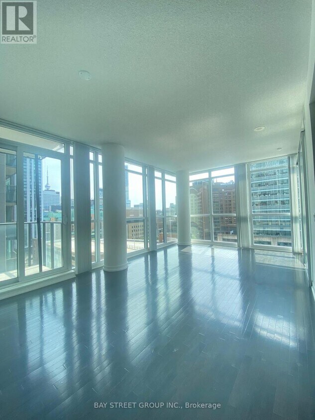 Photo principale - 770-1770 Bay St.