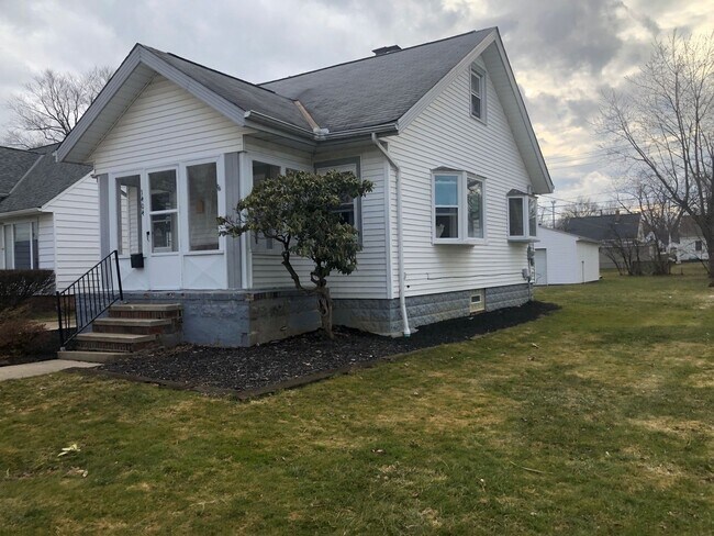 Foto del edificio - 2 Bedroom with Bonus Room in Basement