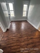 Building Photo - 33 William St