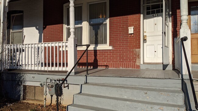 Building Photo - 624 Cherokee St