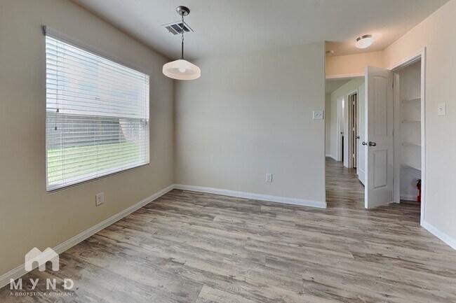 Foto del edificio - 10119 Berrypatch Ln