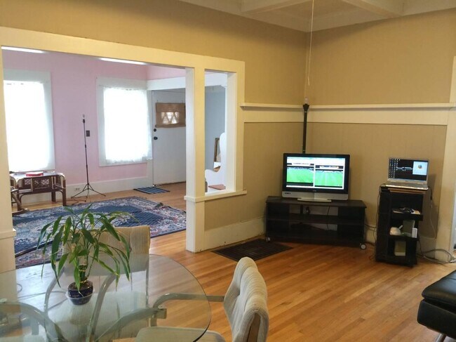 Foto del edificio - 1316 E 27th St