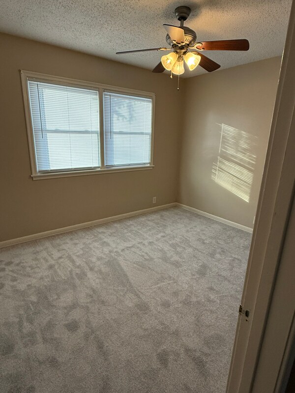 Building Photo - 711 S 68th Ave