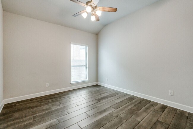 Foto del edificio - Beautiful 4 BR/3.5 bath single-story home ...