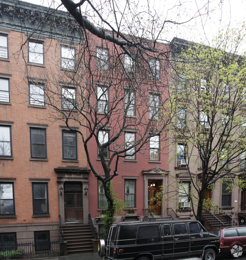 Primary Photo - 103 Willow St