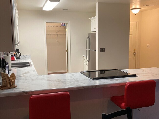 Building Photo - 123 River Point Road, Unit 37