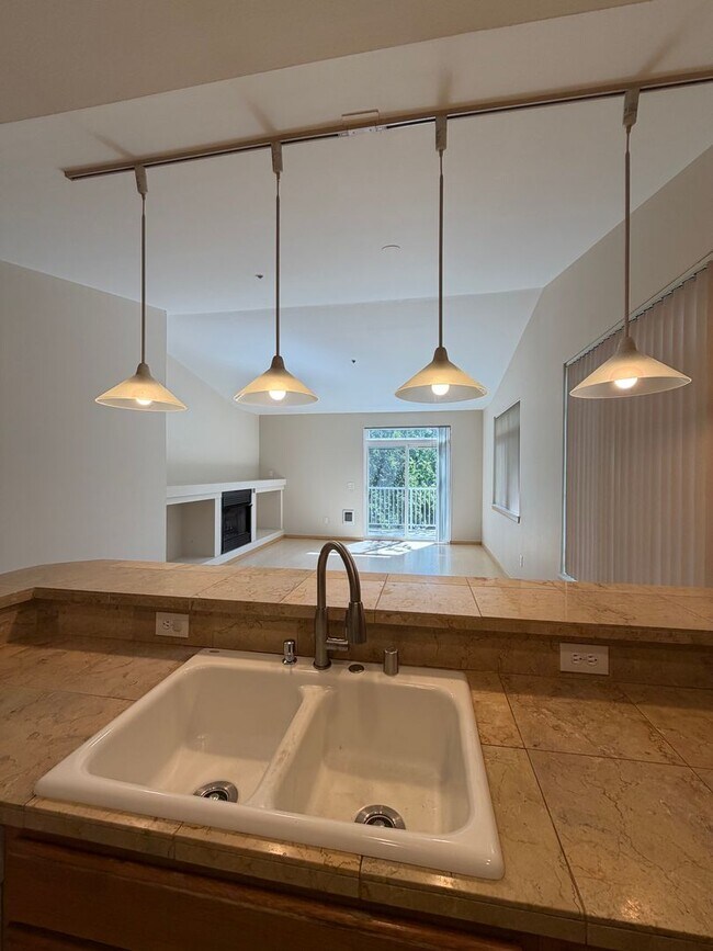 Foto del edificio - Spacious Mukilteo Nantucket Home Backing to a Peaceful Greenbelt
