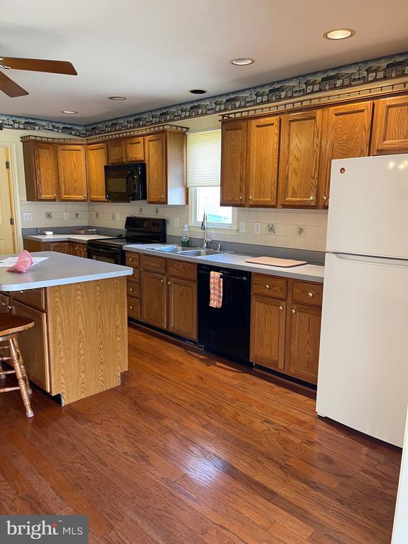 Foto del edificio - 7500 Main St