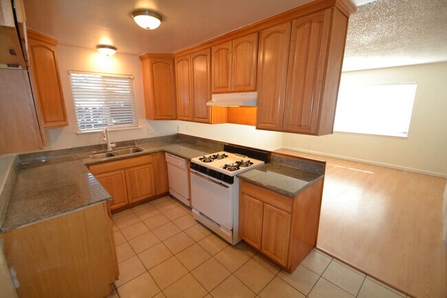 Building Photo - 7663 Manorside Dr