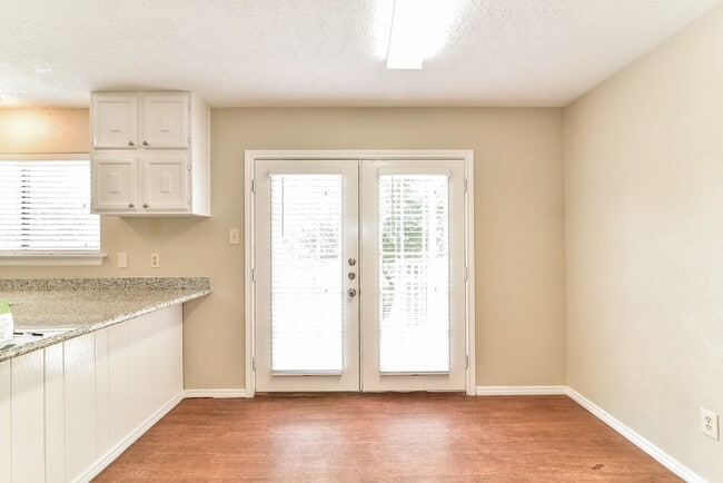 Building Photo - 15515 Windy Cove Dr