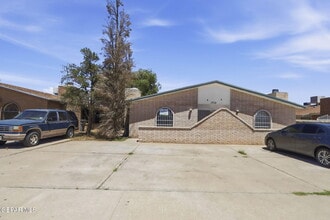 Building Photo - 2918 E Glen Dr