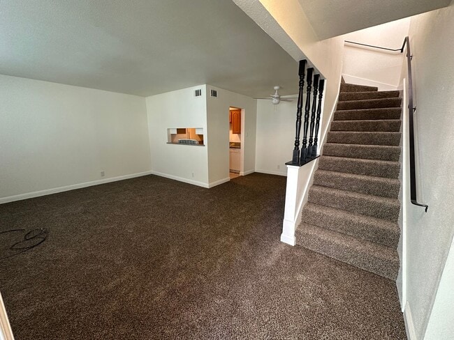 Building Photo - 2 Bed 1 Bath On Del Rio Cir, Concord