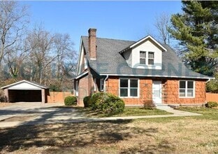 Building Photo - 1307 Polo Rd