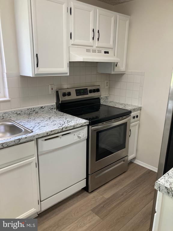 Foto del edificio - 6632 Pebble Ct