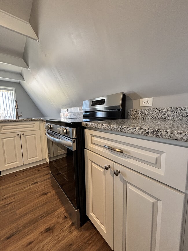 Building Photo - 43 Swiss Dr