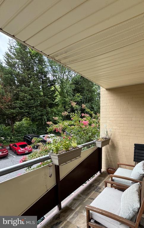 Foto del edificio - 4720 Chevy Chase Dr