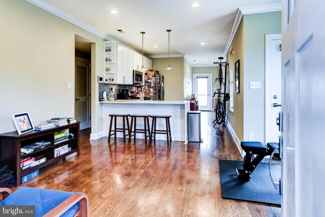 Foto del edificio - 452 Newton Pl NW