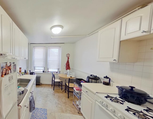 Building Photo - 301 Allston St