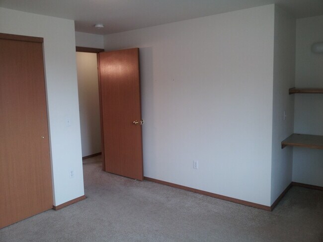 Building Photo - 3303 Jane Russells Way