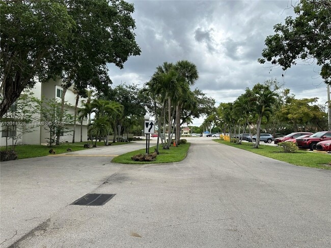 Foto del edificio - 4215 N University Dr