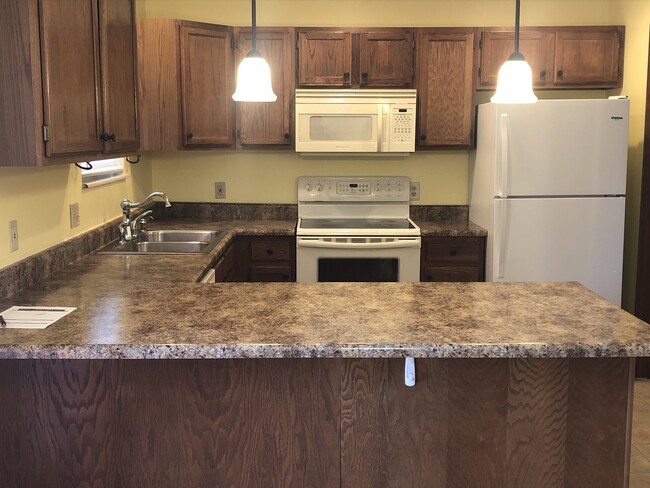 Building Photo - 254 Carmel Woods Dr