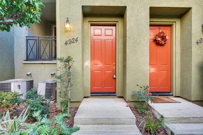 Foto del edificio - Spectrum Center, 2 Bed | 2 Bath Single Lev...