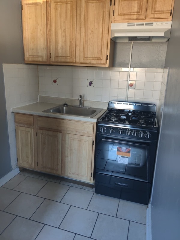 Building Photo - 392 E Cliveden St