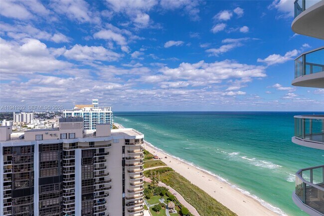 Foto del edificio - 6365 Collins Ave