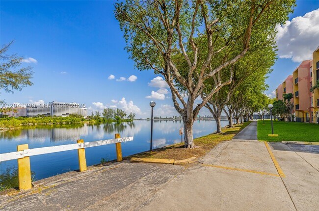 Foto del edificio - 4805 NW 7th St