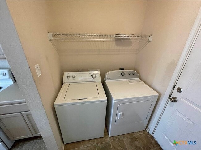 Building Photo - 933 Sagewood Trail