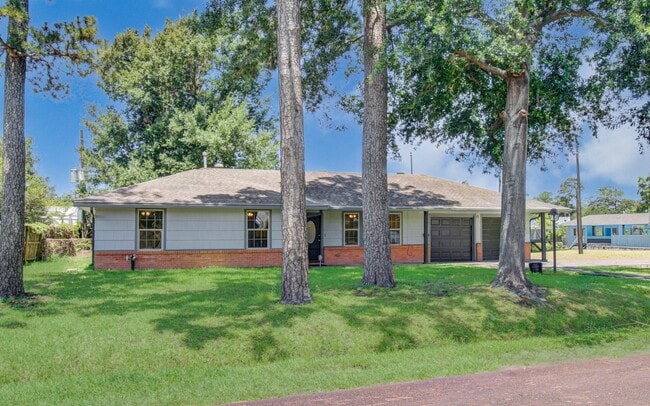 Building Photo - 1417 Longhorn Dr