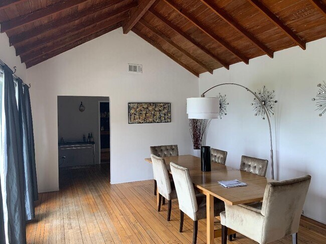 vista hacia el comedor - 14708 Round Valley Dr