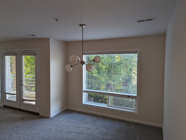 Building Photo - 420 Bellevue Way SE