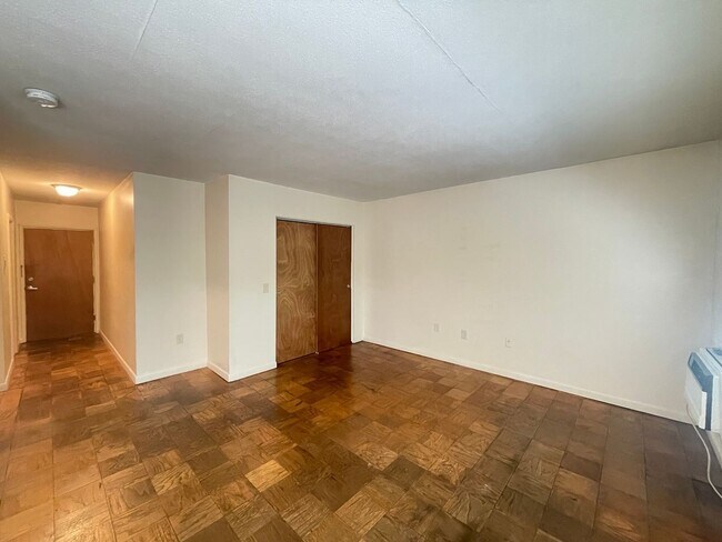 Foto del edificio - 128 Loudon Rd