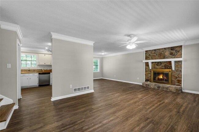 Building Photo - 1347 Fairridge Cir SW