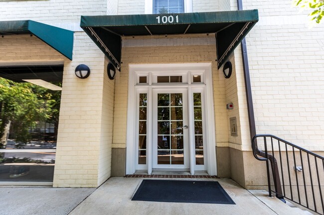 Building Photo - 1001 E Market St