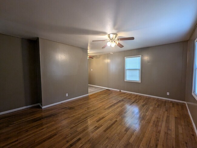 Foto del edificio - Cozy 3 Bed/ 2 Bath House in the Center of ...
