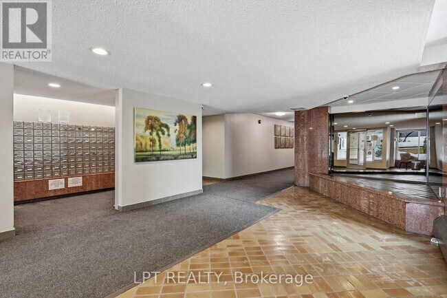 Building Photo - 555 Brittany Dr