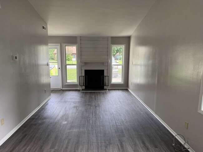 Building Photo - 109 Twin Wood Dr