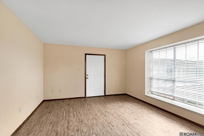 Building Photo - 2100 College Dr