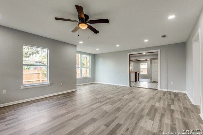 Building Photo - 259 Drake Ave