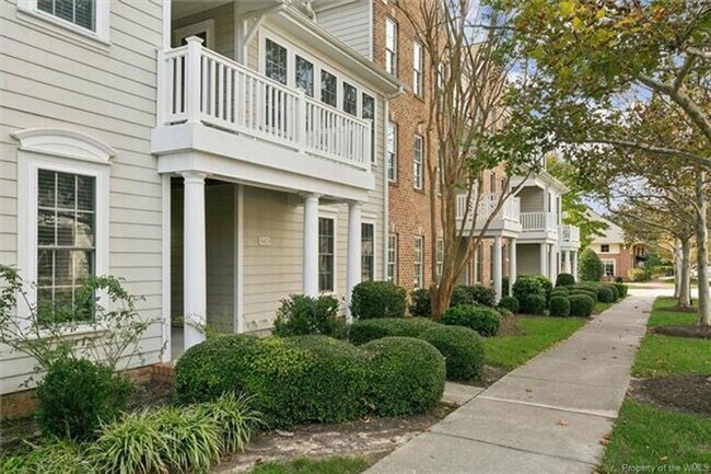Building Photo - New Town 3 Bedroom, 3.5 Bath Townhome